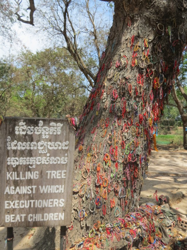 l'arbre de la mort contre lesquels les bebes etaient frappes avant d'etre jetes en fausse
