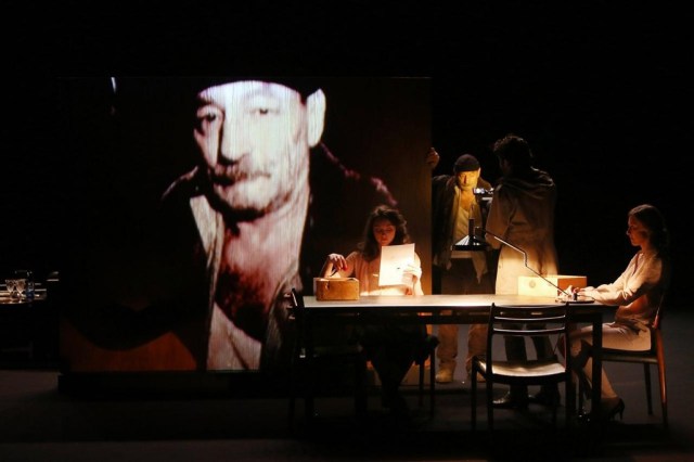 Les-Revenants-d-Ibsen-aux-Amandiers-Au-nom-des-peres_article_popin[1]