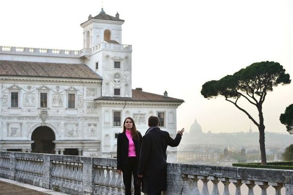 483356_aurelie-filippetti-ministre-de-la-culture-francaise-visite-la-villa-medicis-a-rome-le-22-novembre-2012[1]