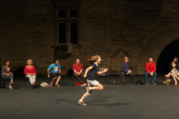 w_cour_dhonneur__jerome_bel_c_christophe_raynaud_de_lage__festival_davignon_0524-620x413[1]