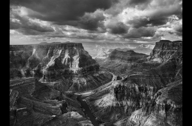 SALGADO-09-tt-width-836-height-550-attachment_id-2963-fill-1-bgcolor-000000[1]