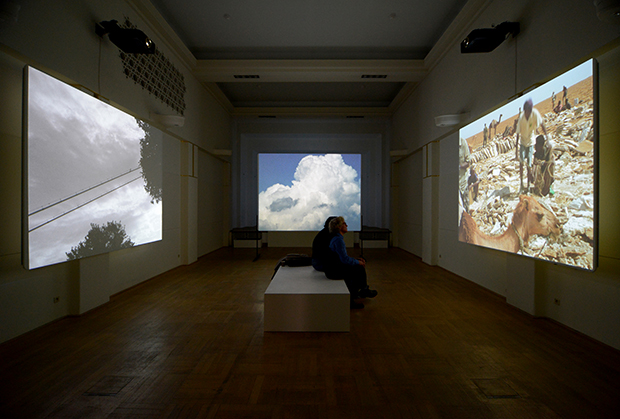 e1408_loge_exhibition_view_of_three_landscapes_in_figures_landscapes__time_by_peter_hutton_at_la_loge_brussels_2013__image__courtesy_of_the_artist__la_loge_dsc_1951