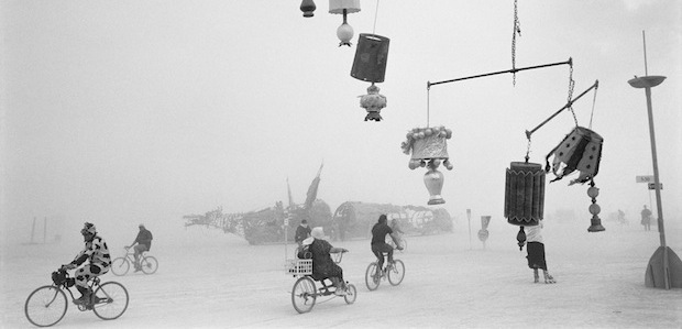 -Peikwen-Cheng-Lamp-Mobile-Série-Lost-and-Found-2012-tirage-argentique-50x75cm-EDITION-25-copia