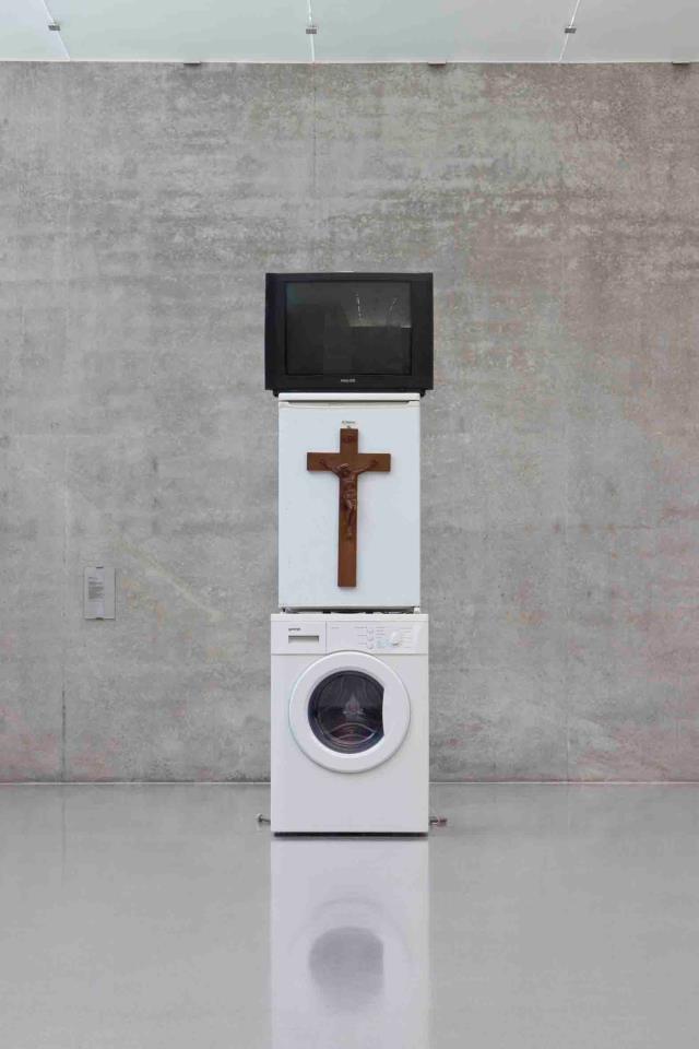 oma-totem-by-danh-vo-1368301224_org