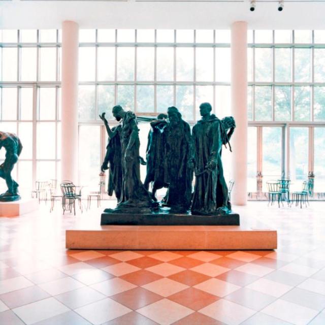 Candida-Höfer_R47_The-Metropolitan-Museum-of-Art-New-York-II-2000-152-xCopyright-Candida-Höfer_VG-Bild-Kunst-Bonn