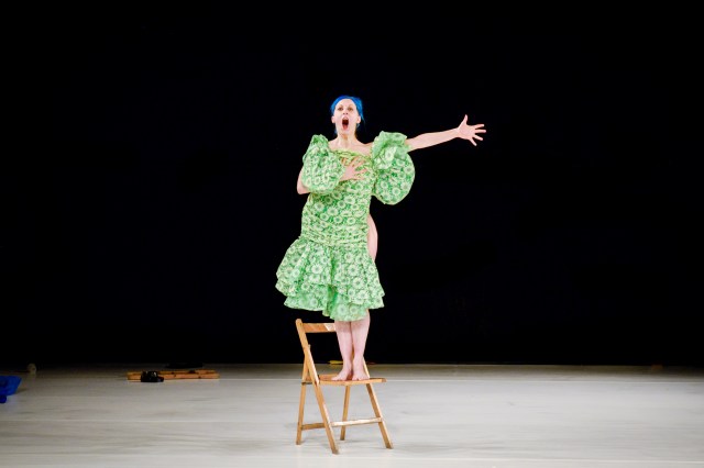 La Ribot_Ma s distinguida de La Ribot 1997_reprised by Ruth Childs 2015__Musee de la danse_Rennes, France_janvier 2015_photo_Nyima Leray_08