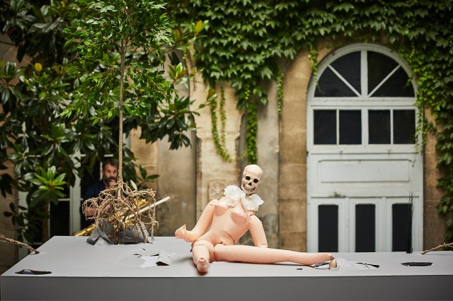 LAOUTESYEUXSEPOSENT - Johanny Bert -